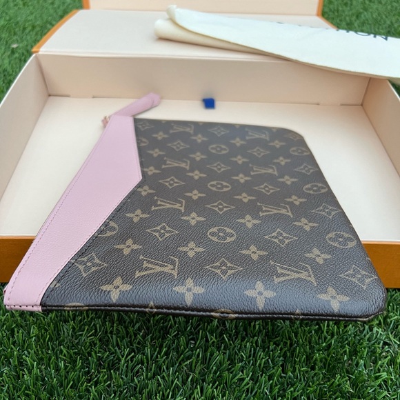 ❌SOLD❌Louis Vuitton Daily Pouch Monogram Rose Ballerine - Picture 9 of 16